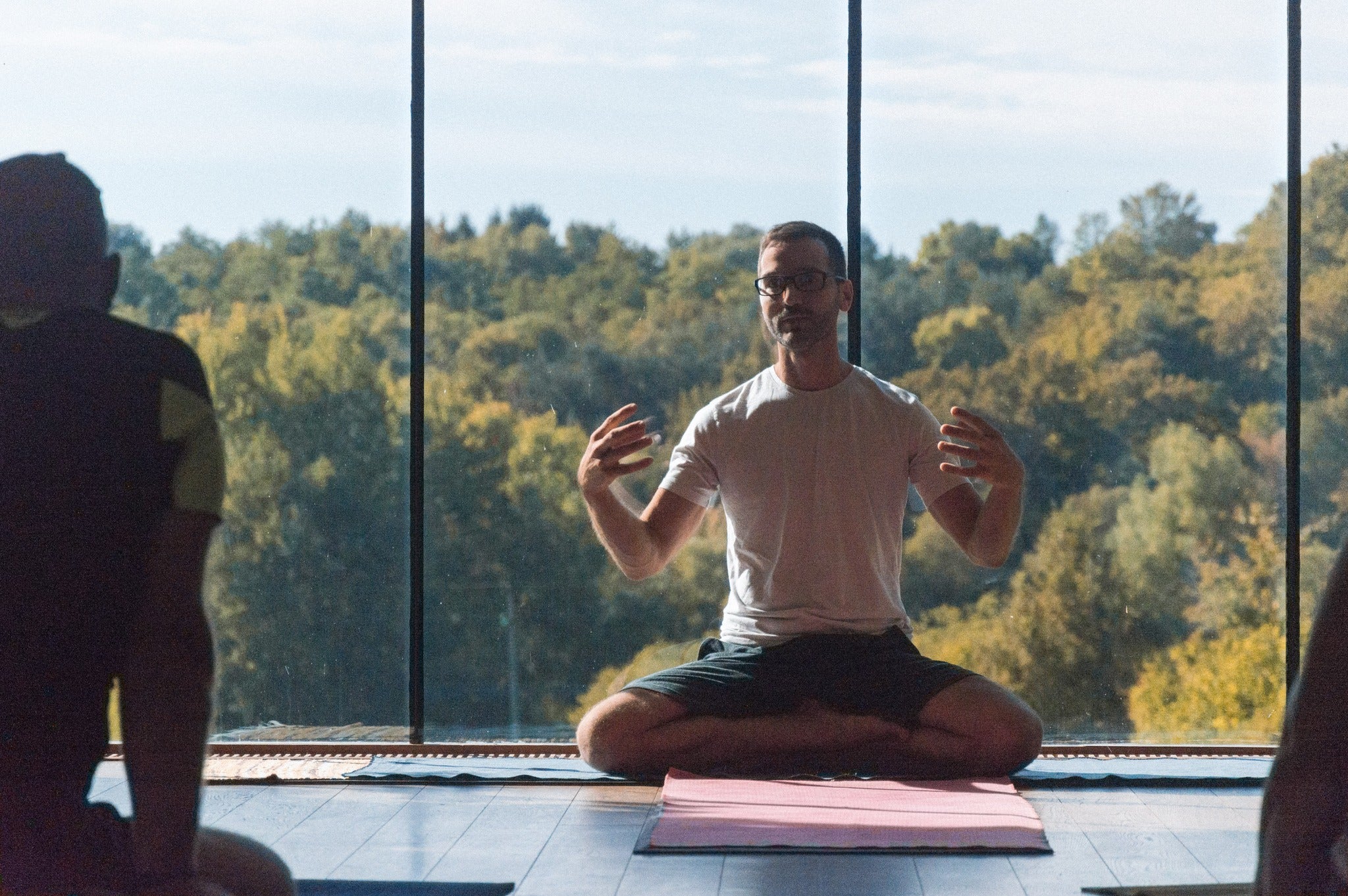 Jóga Synergy gyakorlás Balogh Ákossal